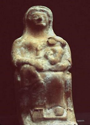 Estatua antigua de Semiramis y su hijo Tamuz
